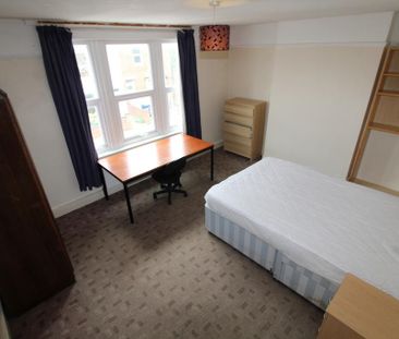 4 bedroom terraced house to rent - Photo 5