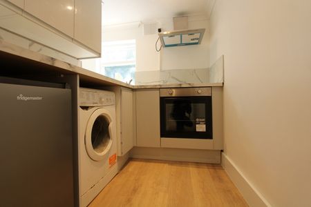 Studio Flat, Whitehall Road, CR7 - Photo 4