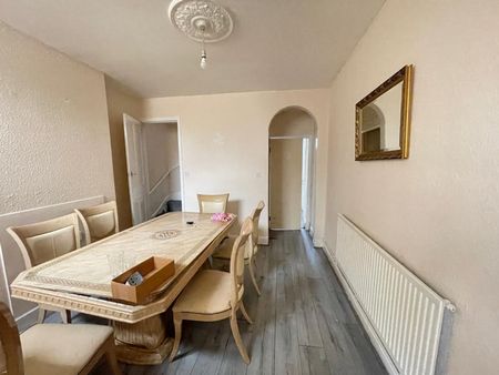 3 bedroom House To Let - Photo 2