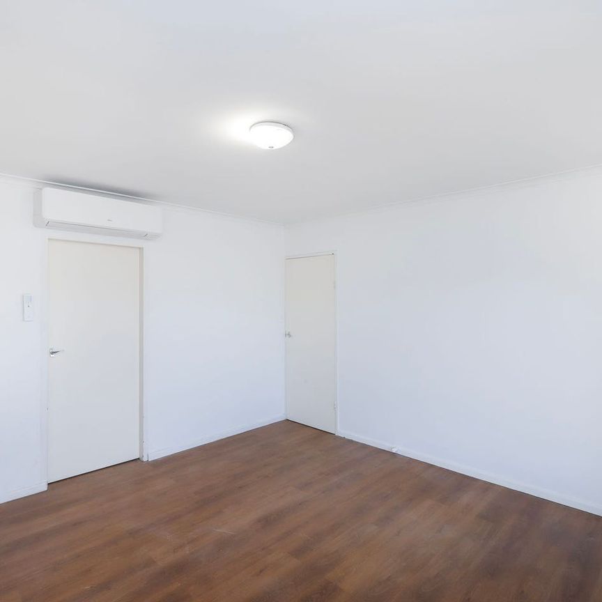GROUND FLOOR APARTMENT IN THE HEART OF SEDDON! - Photo 1