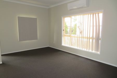 19 Manilla Street - Photo 2