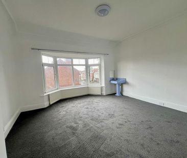 4 bedroom semi-detached house to rent - Photo 2