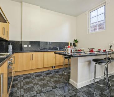 1 bedroom in a house share to rent - Photo 2