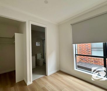 BRAND NEW MODERN HOME IN PERFECT LOCATION - Photo 5