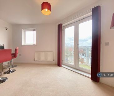 2 bedroom penthouse to rent - Photo 2