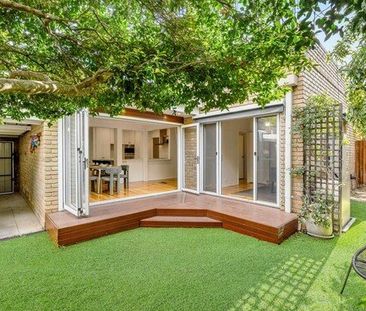 FAMILY HOME WITH LOADS OF NATURAL LIGHT IN THE PARK PRECINCT - Photo 3