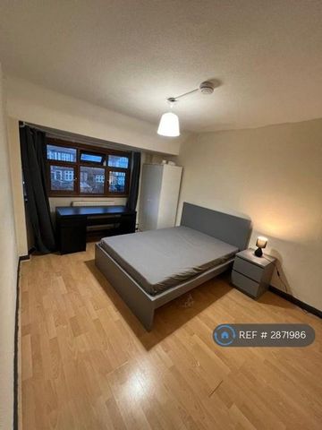 1 bedroom in a house share to rent - Photo 2
