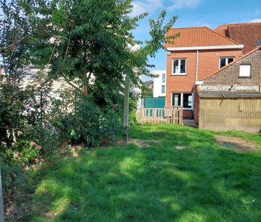 Ruime gezinswoning met 3 slaapkamers en aangename tuin - Photo 1