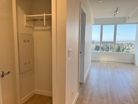 10626 City Parkway Parkway #1606, Surrey, BC V3T4C3 - Photo 4