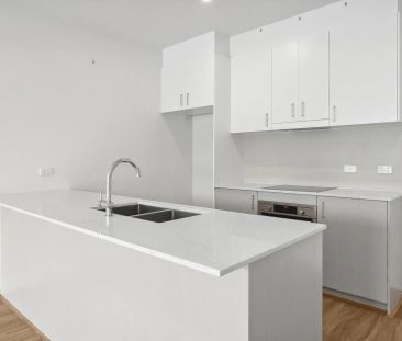 Stunning Top-Floor Corner Apartment in the Heart of Braddon - Photo 3