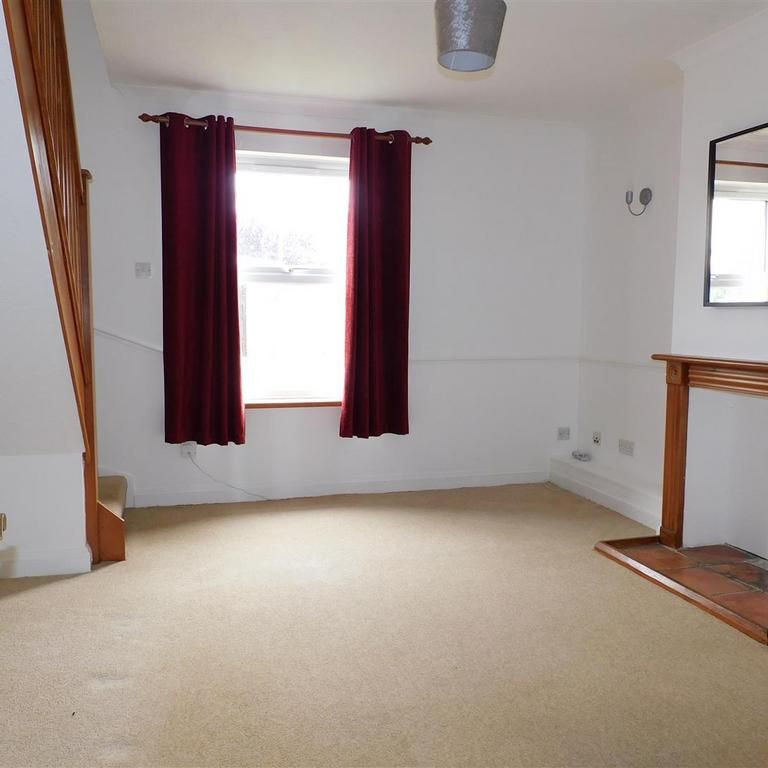 2 bedroom end of terrace house to rent - Photo 1