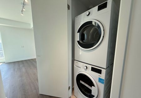 For Lease - 8 Wellesley Street Unit# 4209, Toronto, Ontario - Photo 2