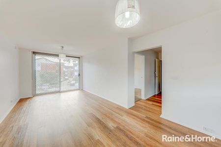 Modern and Stylish Two Bedroom - Photo 3