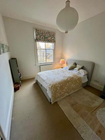 Spacious Double Room close to Battersea Park- Available from Nov 3 - Photo 3