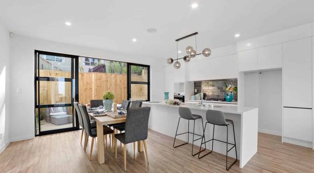 Modern 3-Bedroom, 2-Bathroom Townhouse in Rang... - Photo 1
