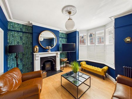3 bedroom semi-detached house to rent - Photo 2