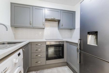 2 bedroom flat to rent - Photo 2