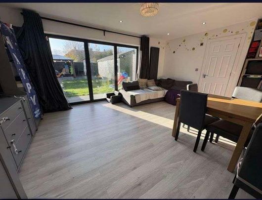 Minet Drive, Hayes, UB3 - Photo 1