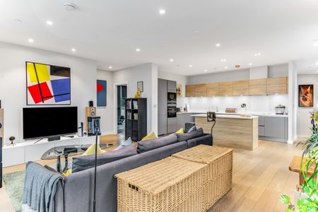 3 bedroom flat to rent - Photo 2