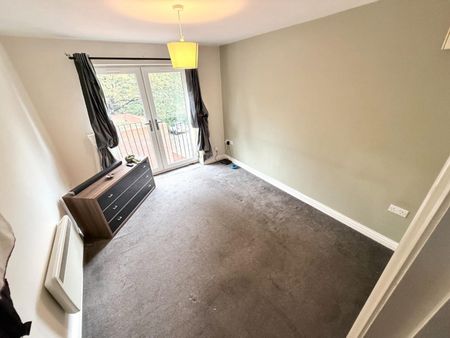 2 bedroom Flat To Let - Photo 2