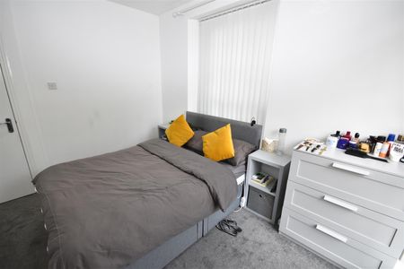 Park Road North, Birkenhead - Photo 4