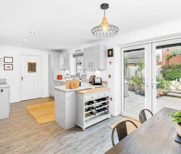 4 bedroom detached house to rent - Photo 3