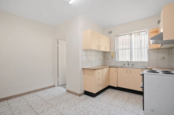 Stylish Apartment in Ideal Location - Photo 1