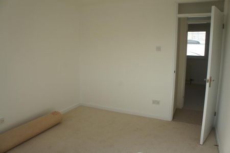 3 bedroom end of terrace house to rent - Photo 5