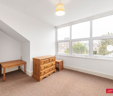 Friern Park, London, N12 - Photo 1