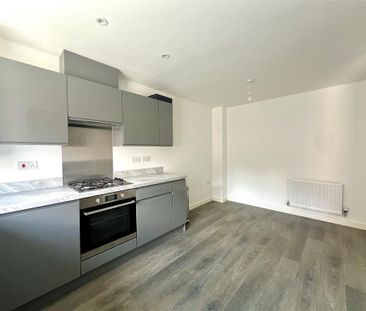 3 bedroom semi-detached house to rent - Photo 6