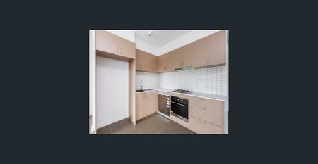 Impressive & Spacious Apartment in the Heart of West Footscray - Photo 4