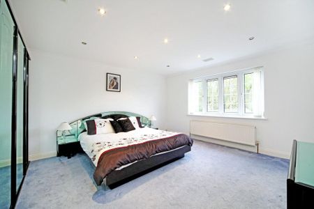 6 bedroom detached house to rent - Photo 3