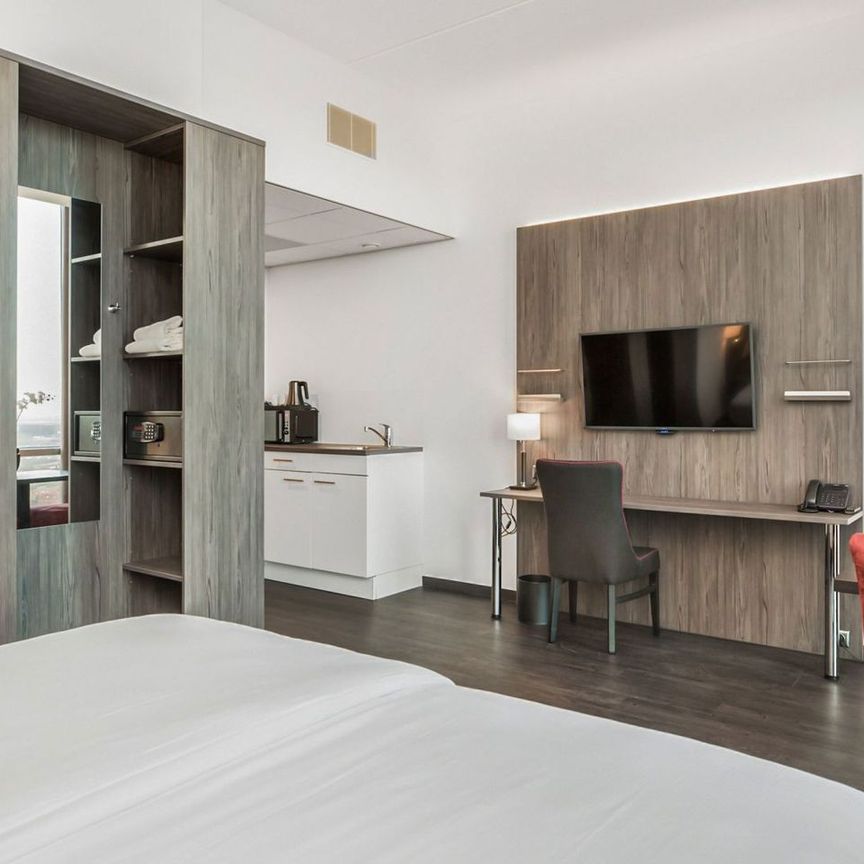 Appartement te huur: Mandelaplein 1 1314 CG Almere - Photo 1