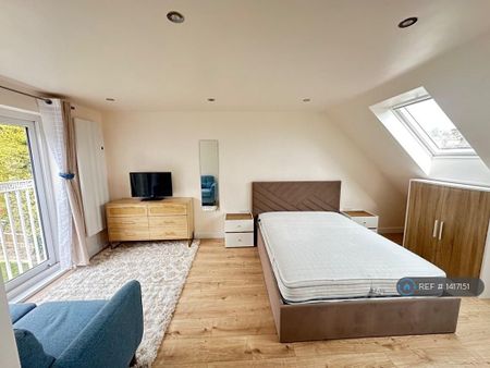 Studio to rent - Photo 2