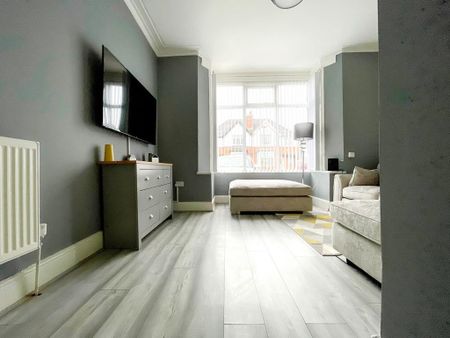 1 bedroom in a house share to rent - Photo 4