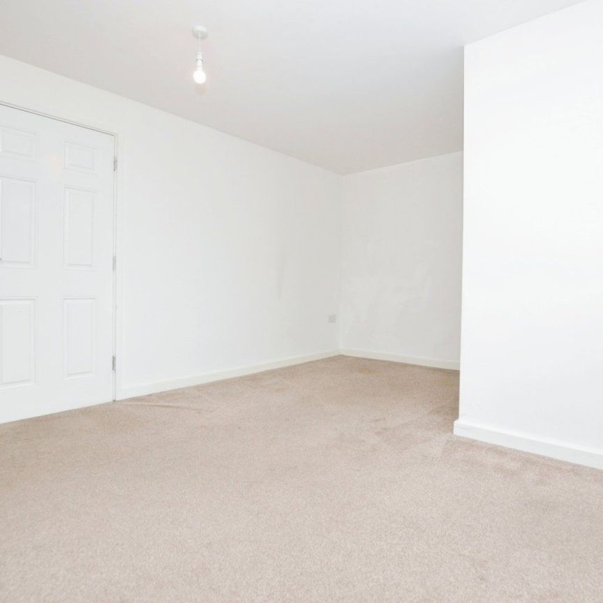 Symons Close, London, SE15 - Photo 1