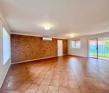 Neat and tidy 3 bedroom home with Split system air conditioning! - Photo 1