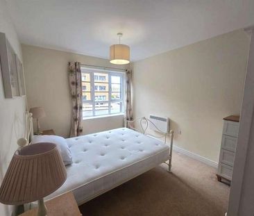 Comet House, Wallis Square, GU14 - Photo 1