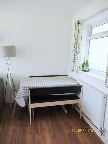 3 bedroom property to rent - Photo 2