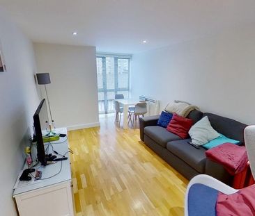 2 bedroom flat to rent - Photo 2