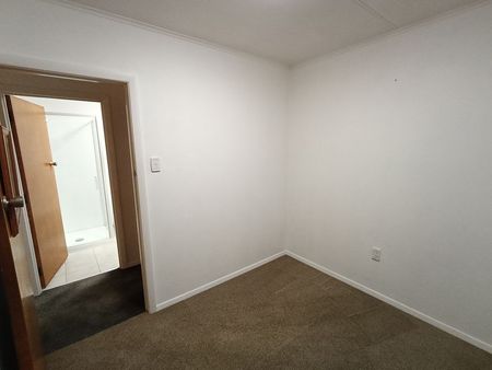 Freshly renovated 3 bedroom home in Awapuni! - Photo 2