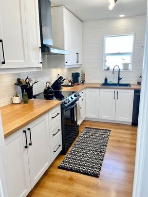 For Lease - 44 Highway Avenue, London South, Ontario - Photo 1