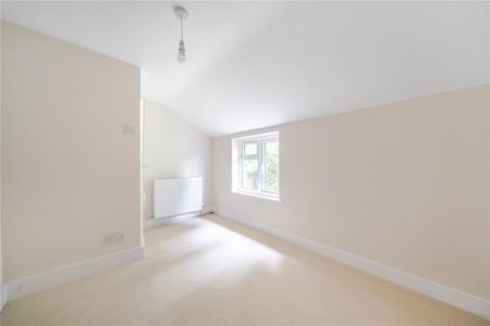 3 bedroom detached house to rent - Photo 2