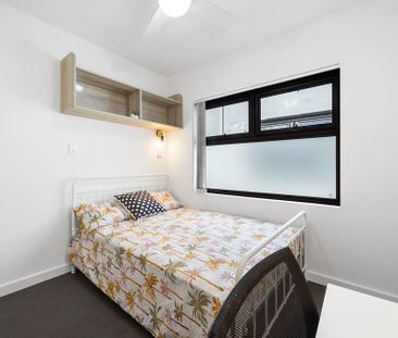 7-bedroom shared house / townhouse, Woodmere Avenue - Photo 2