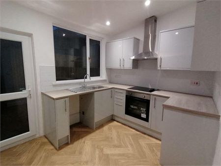 3 bedroom terraced house to rent - Photo 4