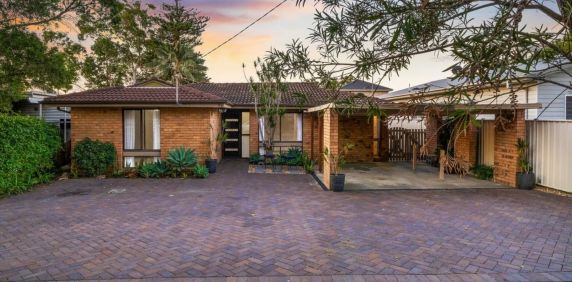 Delightful Family Home - Photo 2