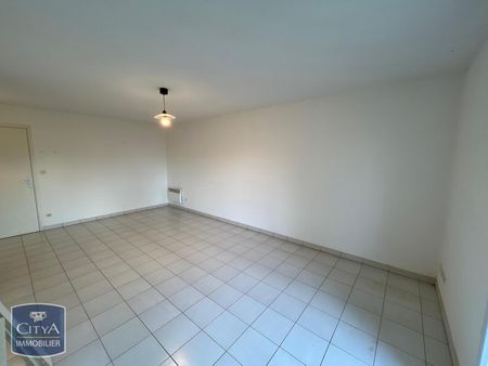 Location Appartement 2 pièces 48m² ST JEAN D ANGELY 17400 - Photo 2