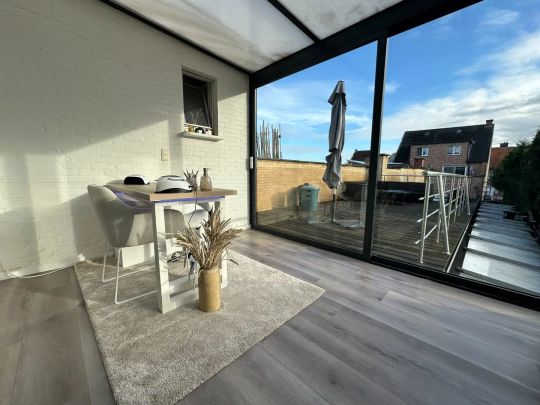 Volledig gerenoveerd appartement met ruim terras in centrum Sint-Antonius - Photo 1