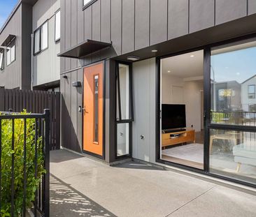 Modern 2021 built 3 bed, 1 bath with carpark - Photo 2