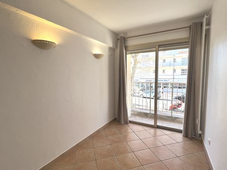 Location Appartement 3 pièces 70m² ANTIBES 06600 - Photo 2